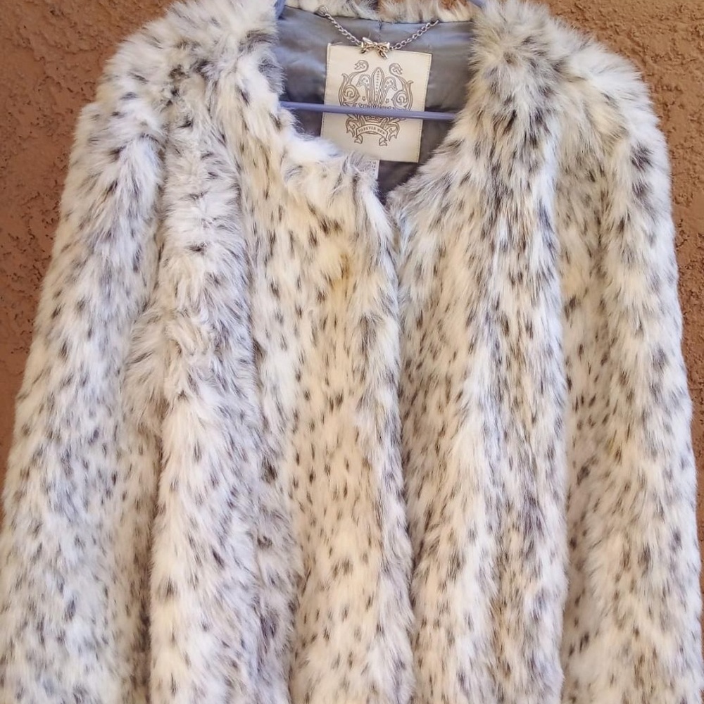 Faux fur white a grey jacket/ coat from Australian brand Forever New